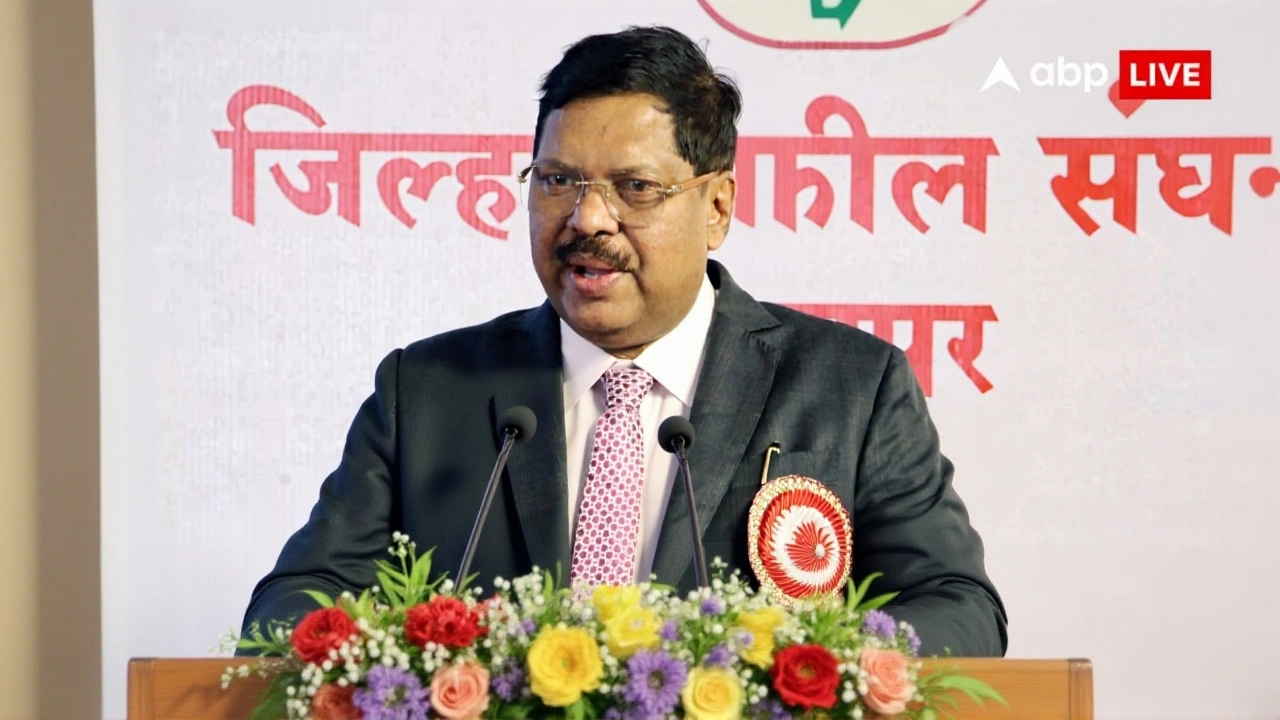 वकील राकेश किशोर ने सुप्रीम कोर्ट में चीफ जस्टिस बी.आर. गवई पर जूता फेंकने की कोशिश
